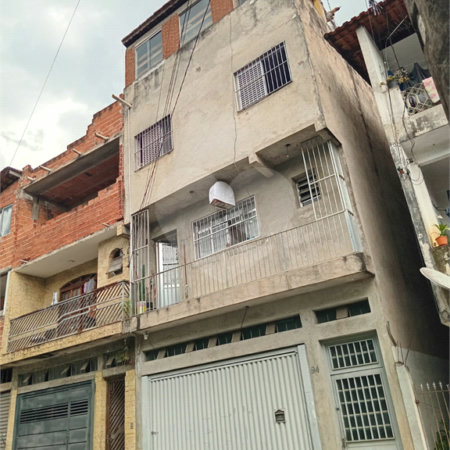 Sobrado à venda com 4 quartos, sendo 1 suíte,  em Furnas, São Paulo, SP