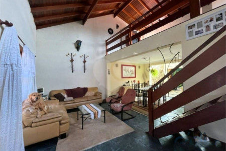 Casa à venda com 8 quartos, sendo 3 suítes, em Jardim Terceiro Centenário, Atibaia, SP