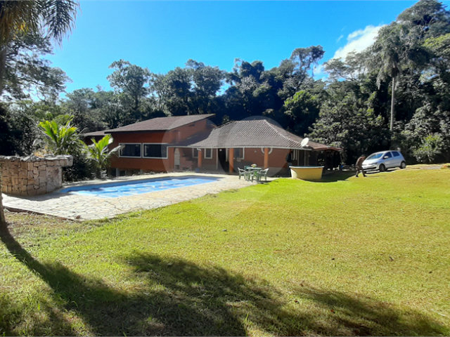 Casa à venda com 3 quartos, sendo 1 suíte,  no condomínio Sausalito, Mairiporã - SP