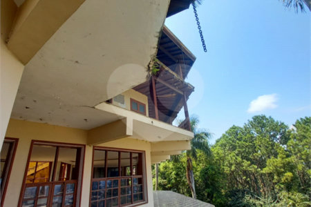 Casa à venda com 14 quartos, sendo 10 suítes, no condomínio Rua do Observatorio 2270, Vinhedo - SP