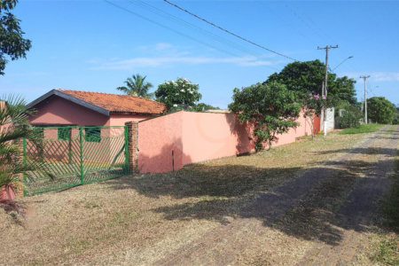 Casa à venda com 3 quartos, sendo 1 suíte, no condomínio Residencial Terras de Vera Cruz, Vera Cruz - SP