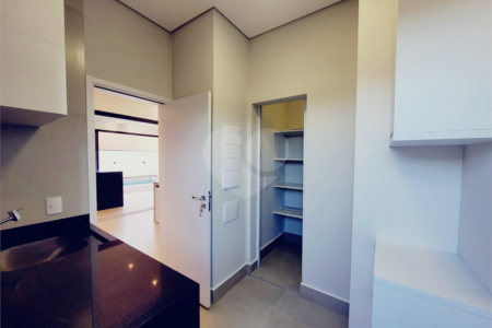 Casa à venda com 4 quartos, sendo 3 suítes, no condomínio Villa Sapezal, Indaiatuba - SP