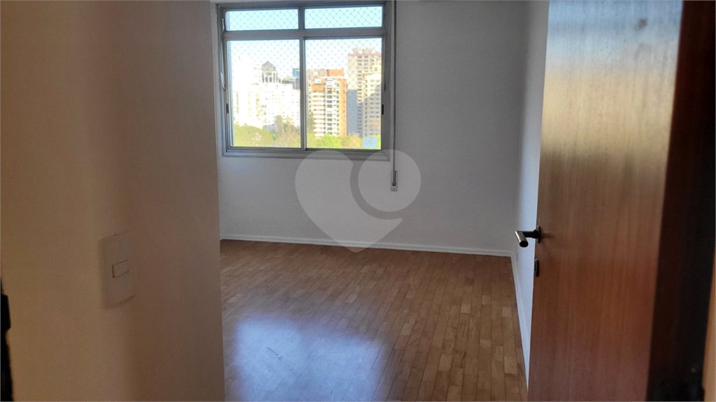 Apartamento para alugar com 3 quartos, sendo 1 suíte, em Jardim Europa, São Paulo, SP