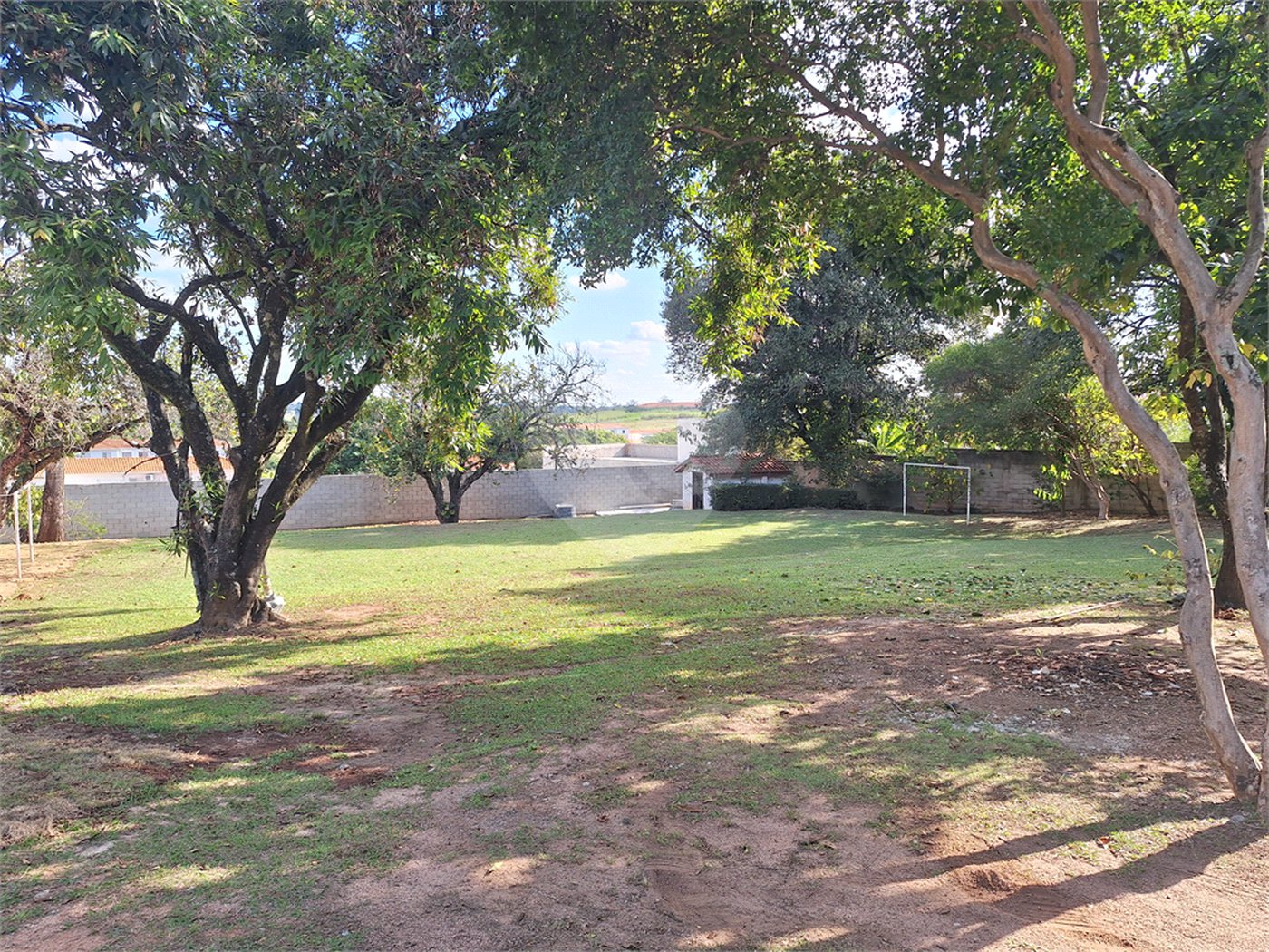 Casa à venda ou para alugar com 4 quartos, sendo 3 suítes, no condomínio Chácara Residencial Santa Maria, Votorantim - SP