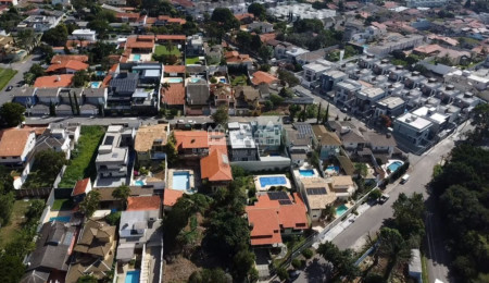 Casa à venda com 4 suítes em Vila Petrópolis, Atibaia, SP