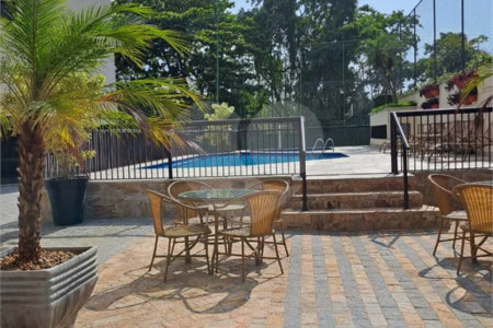 Apartamento à venda com 3 quartos, sendo 1 suíte,  em Enseada, Guarujá, SP
