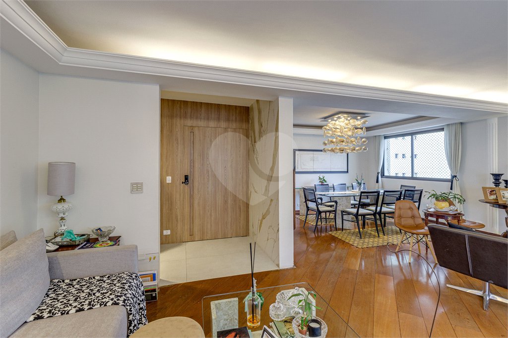 Apartamento à venda com 4 quartos, sendo 2 suítes, em Campo Belo, São Paulo, SP