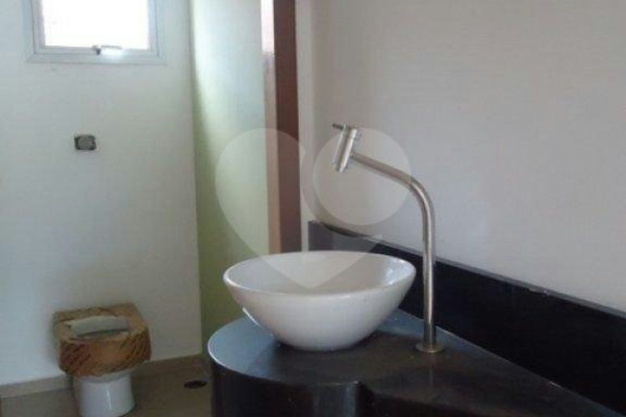 Sobrado à venda com 3 quartos, sendo 1 suíte, em Vila Irmãos Arnoni, São Paulo, SP