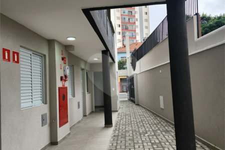 Casa à venda com 2 quartos, sendo 1 suíte, no condomínio Residencial Sanches, São Paulo - SP