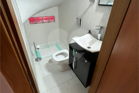 Sobrado à venda com 3 quartos, sendo 1 suíte, em Vila Alexandria, São Paulo, SP