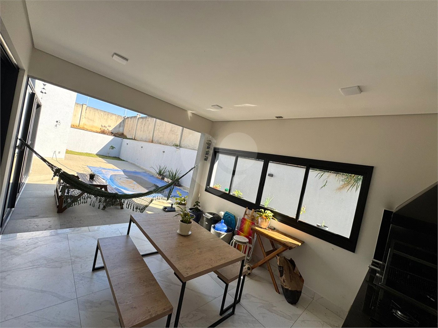 Casa à venda com 3 suítes no condomínio Reserva Central Parque, Salto - SP
