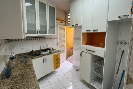 Sobrado à venda com 5 quartos, sendo 2 suítes, em Vila Universitária, São Paulo, SP