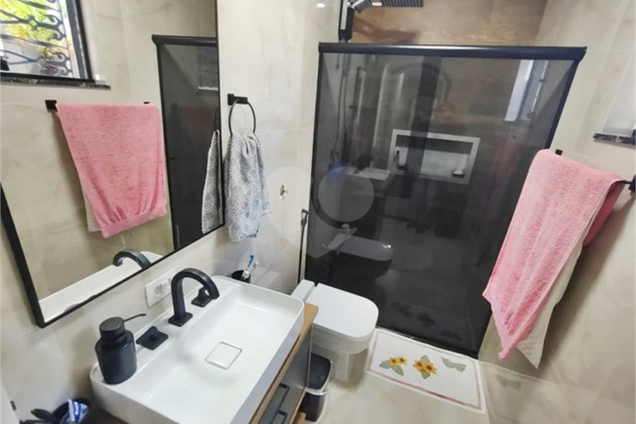 Sobrado à venda com 4 quartos, sendo 1 suíte, em Parque Vitória, São Paulo, SP