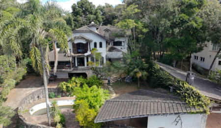 Casa à venda com 3 quartos, sendo 4 suítes,  no condomínio Alpes da Cantareira, Mairiporã - SP