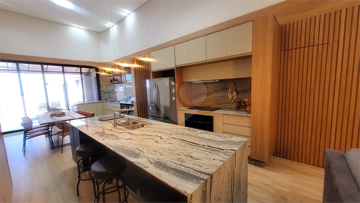 Casa à venda com 4 suítes no condomínio Sta Morriz, Campinas - SP