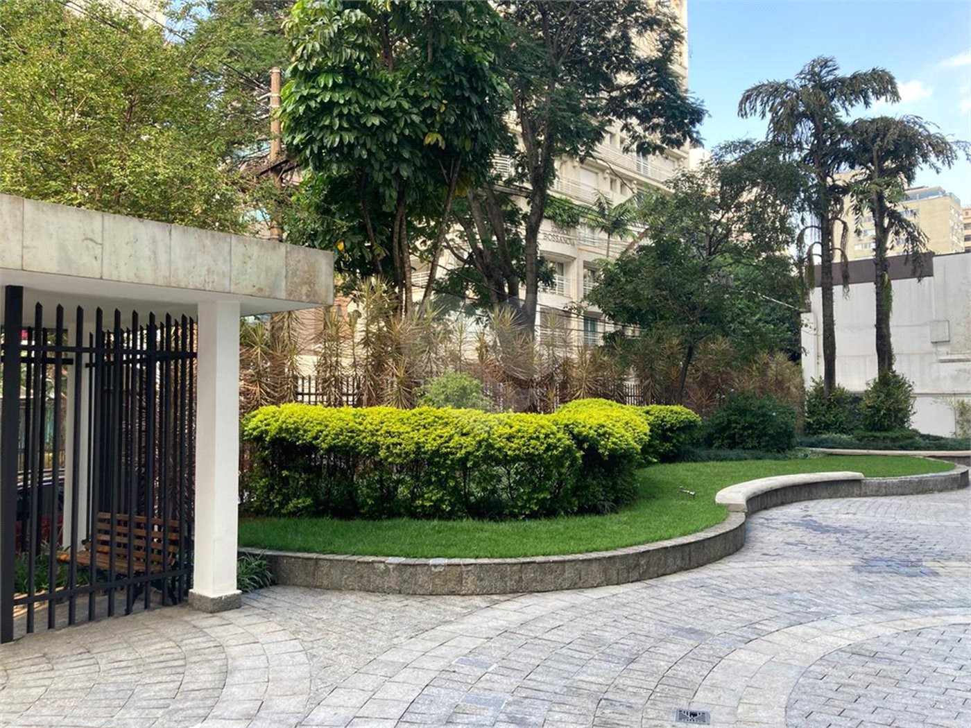 Apartamento à venda com 4 quartos, sendo 1 suíte, em Jardim Europa, São Paulo, SP