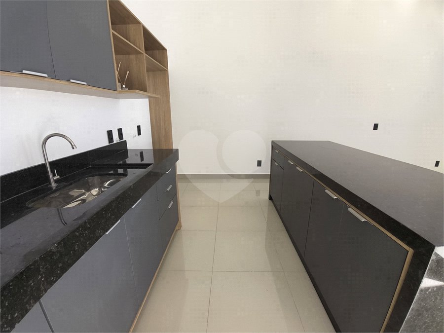 Casa à venda ou para alugar com 3 quartos, sendo 1 suíte, no condomínio Condomíno Helena Maria, Sorocaba - SP