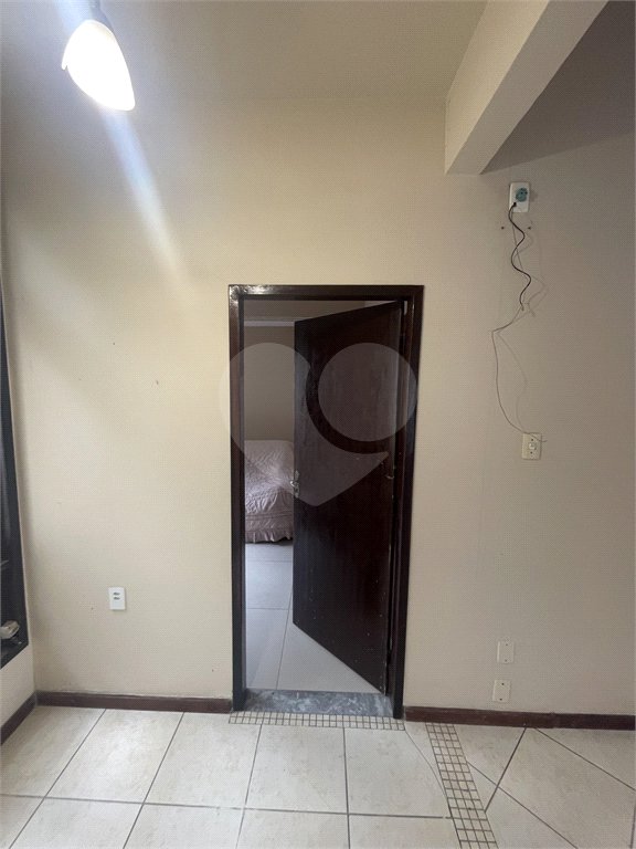 Casa à venda com 5 quartos, sendo 3 suítes, no condomínio Recanto das Palmeiras, Rio de Janeiro - RJ