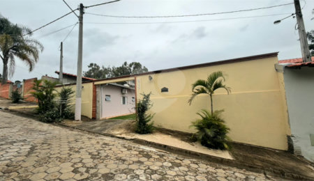 Chácara à venda com 3 quartos, sendo 1 suíte,  em Cercadinho, Alambari, SP