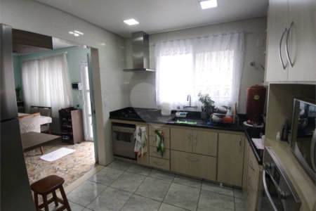 Casa à venda com 2 suítes no condomínio Morada das Hortênsias, São Paulo - SP