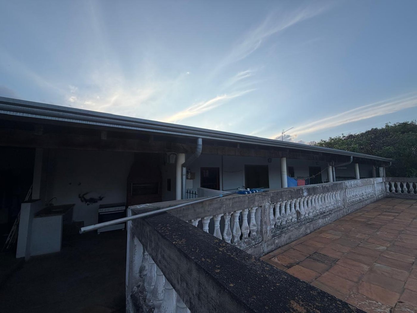 Casa Térrea à venda com 9 quartos, sendo 2 suítes, no condomínio Seranila, Monte Mor - SP