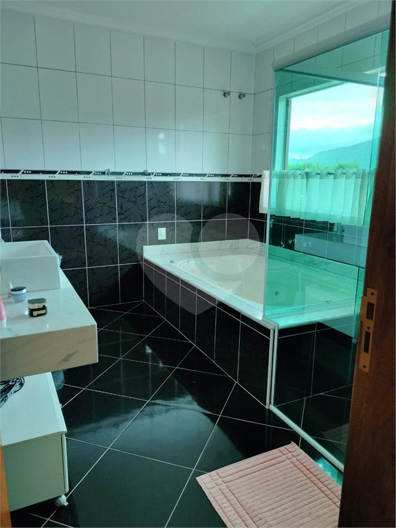 Sobrado à venda com 4 quartos, sendo 2 suítes, em Vila Petrópolis, Atibaia, SP