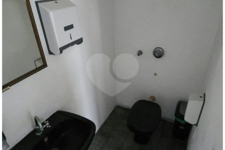 Sala comercial com 43 m² de área útil para locação no Paraíso