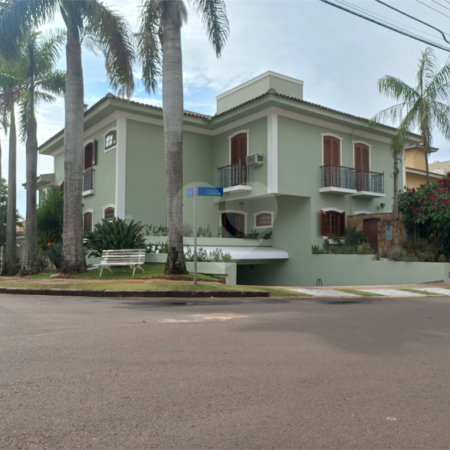 Sobrado no Condomínio Faber 1