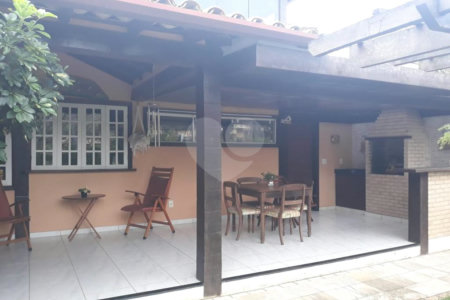 Casa em condomínio à venda com 2 quartos, sendo 1 suíte,  em Portal da Ferradura, Armação dos Búzios, RJ