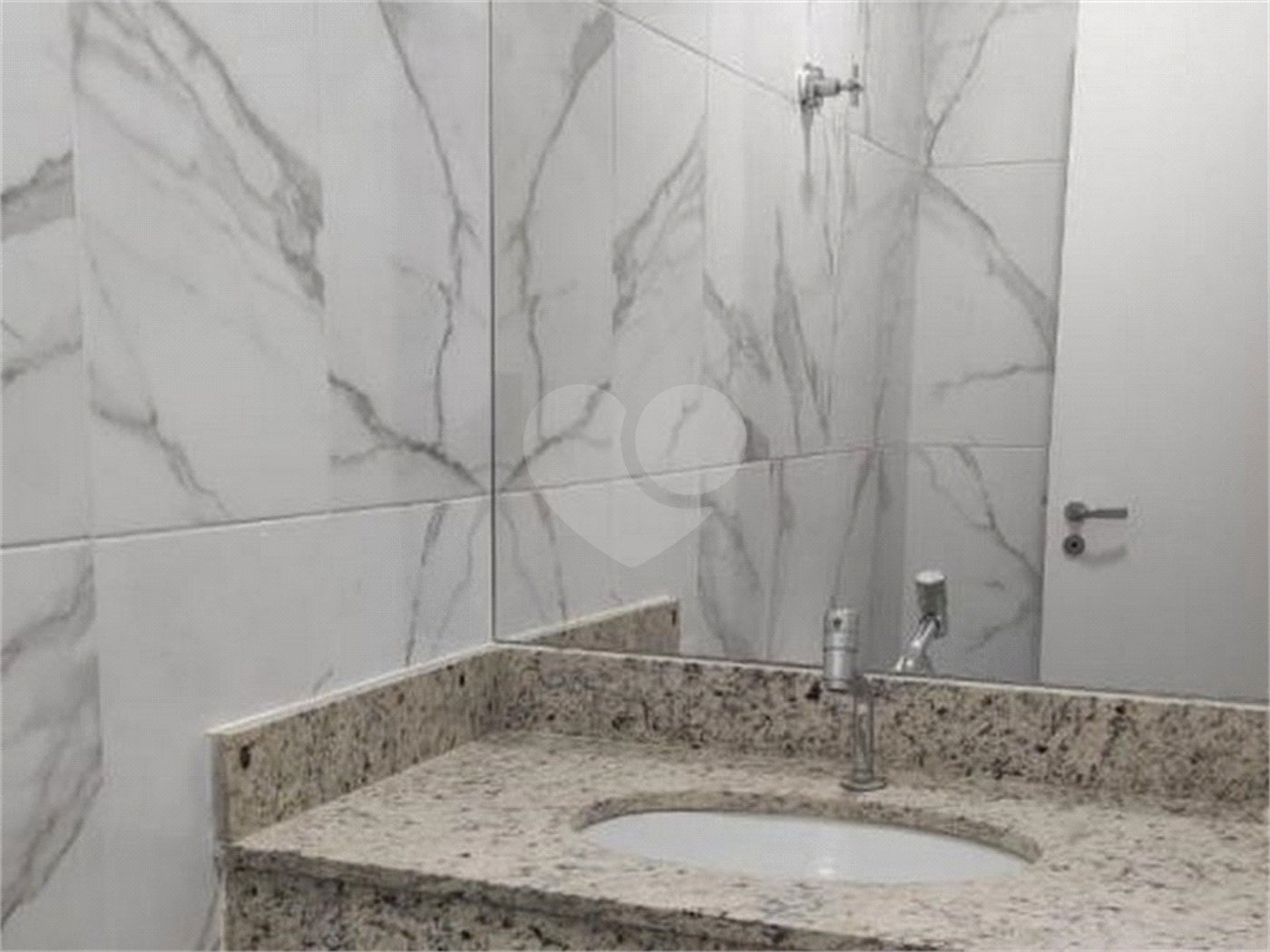 Casa Comercial na Vila Mariana, 400m², próximo metrô, 3 vagas, locação e venda