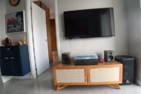 Apartamento com varanda e vaga de garagem à venda no Brás, a 5 minutos do Metrô