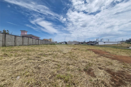 Terreno à Venda no Condomínio Monte das Araucárias