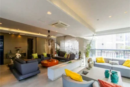 Apartamento de 306m² na melhor região de Moema, 3 suítes, 5 vagas, varanda gourmet, depósito, fora de rota