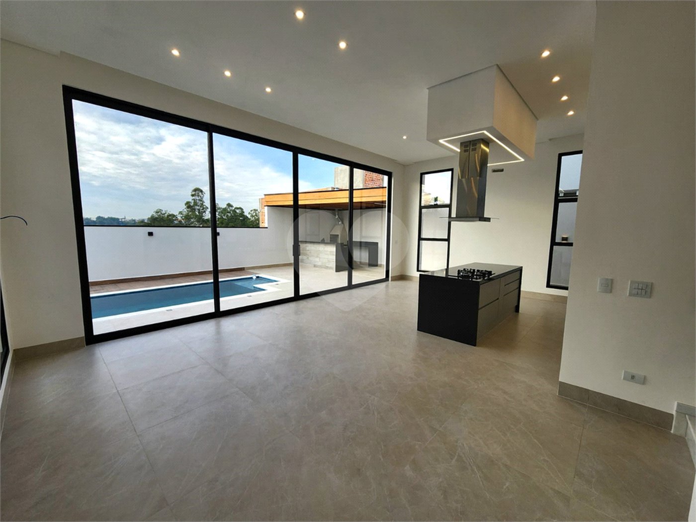 Casa à venda com 3 suítes no condomínio Residencial Central Parque, Salto - SP