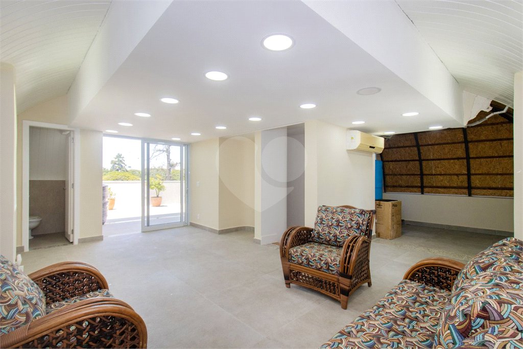 Casa à venda com 4 suítes no condomínio Conde D Eu, São Paulo - SP