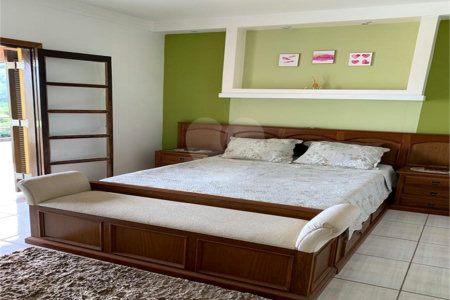 Sobrado à venda com 4 quartos, sendo 3 suítes,  no Centro, Jarinu, SP