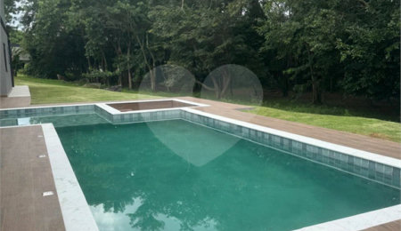 Casa à venda com 4 suítes no condomínio Figueira Garden, Atibaia - SP