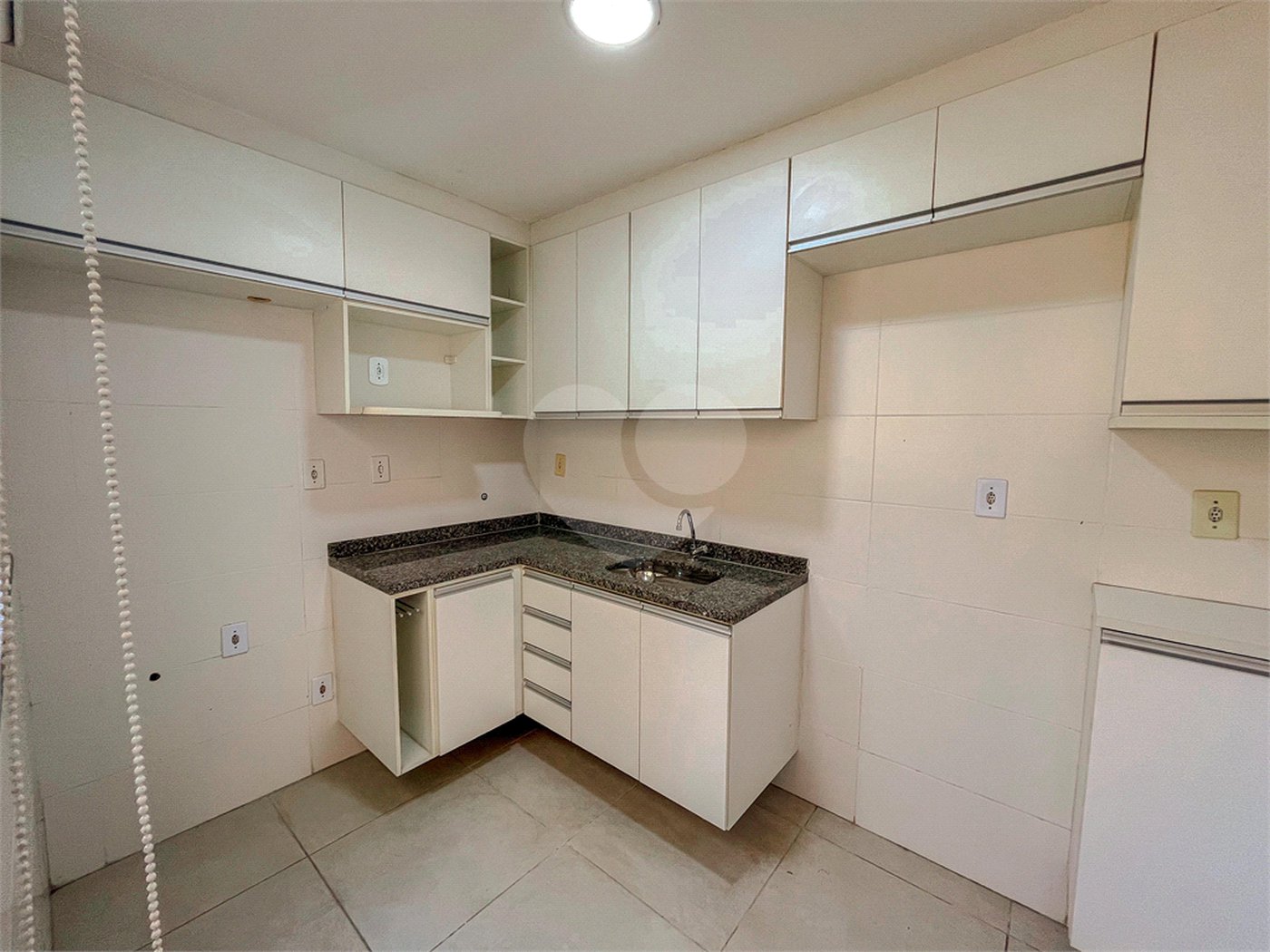 Casa à venda com 4 quartos, sendo 1 suíte, no condomínio Imperial Santa Cruz, Rio de Janeiro - RJ