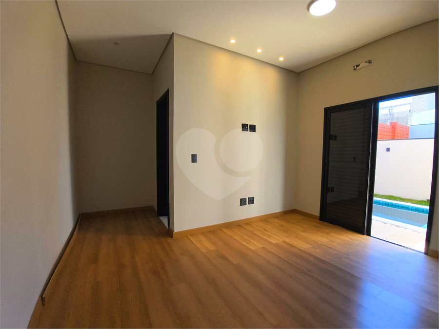 Casa à venda com 2 quartos, sendo 1 suíte, no condomínio Terras de São Francisco, Sorocaba - SP