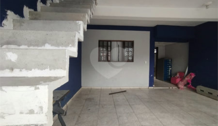 Sobrado à venda com 3 quartos, sendo 1 suíte, em Biritiba, Poá, SP