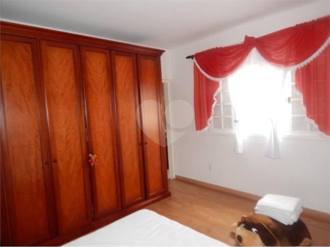 Casa à venda com 3 quartos, sendo 1 suíte,  em Vila Suissa, Mogi das Cruzes, SP