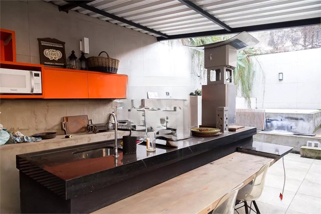 Casa à venda com 6 quartos, sendo 5 suítes,  em Vila do Encontro, São Paulo, SP
