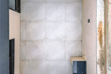 Indaiatuba - Jardim Bom sucesso - Área total: 150m² - Área construída: 115m² - 3 dormitórios sendo 1 suíte com armário planejado;Sala para dois ambientes; Banheiros com box gabinetes e espelhos; Área gourmet com churrasqueira a carvão e móveis planejados; Lavanderia coberta; Ar condicionado na sala