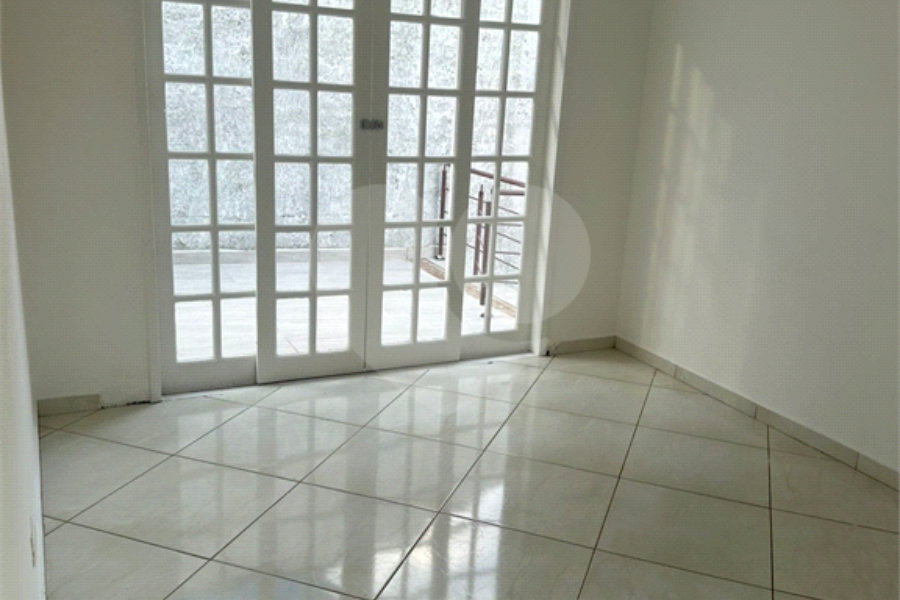 Casa à venda com 4 quartos, sendo 1 suíte,  no condomínio Jardim das Acácias, Cotia - SP