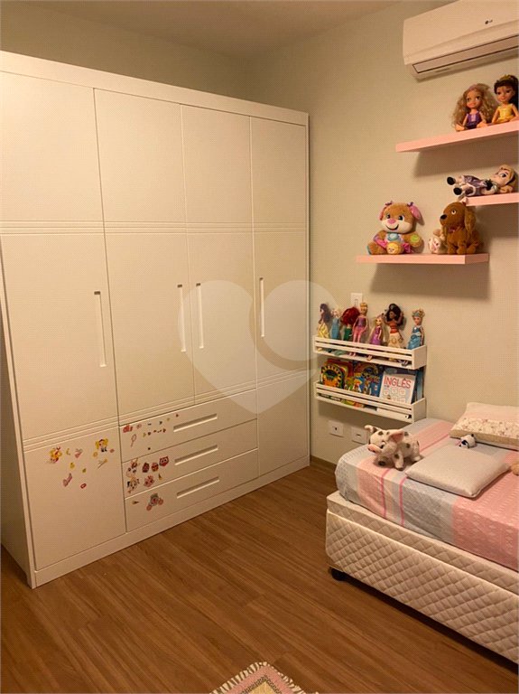 Sobrado à venda com 3 suítes em Horto, São Paulo, SP
