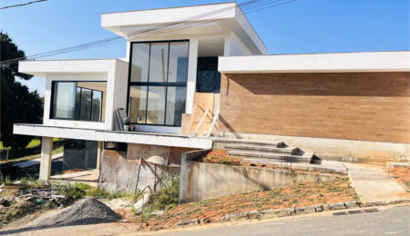 Casa à venda com 3 suítes no condomínio Residencial Green Ville, Rio de Janeiro - RJ