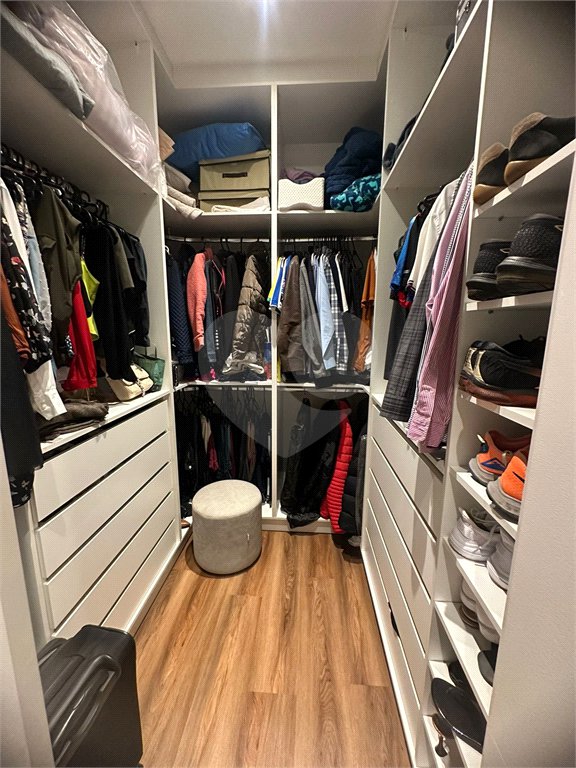 Casa à venda com 4 quartos, sendo 2 suítes, no condomínio Residencial Parque Esplanada, Votorantim - SP