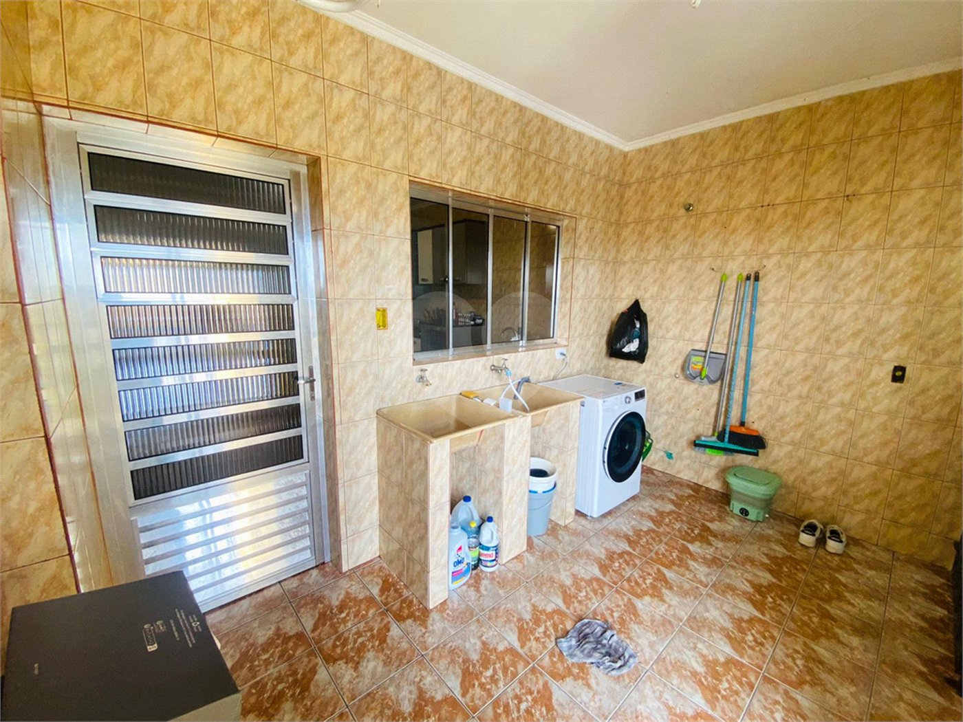 Sobrado à venda com 3 quartos, sendo 1 suíte, em Jardim Aeroporto III, Mogi das Cruzes, SP