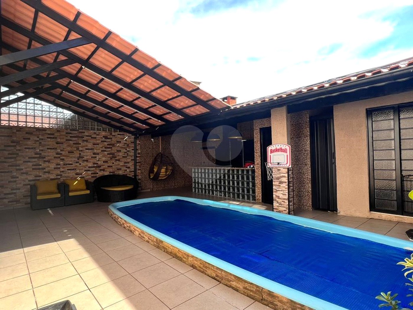 Sobrado à venda com 3 quartos, sendo 1 suíte,  em Jardim Modelo, Suzano, SP