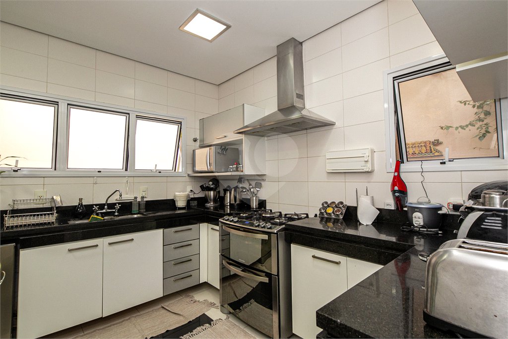 Casa à venda com 5 quartos, sendo 4 suítes, no condomínio Villa de Monterey, São Paulo - SP